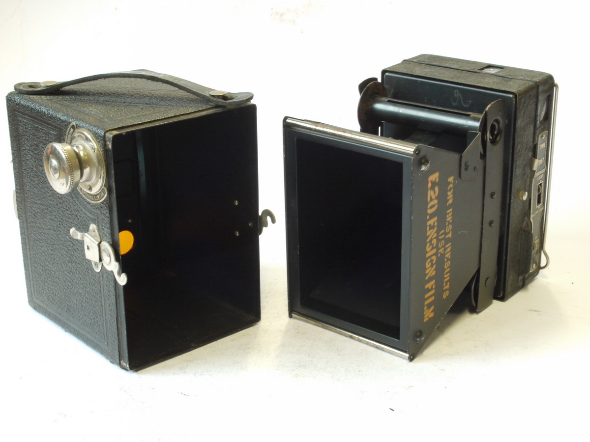 mwclassiccameras-20240809-35 Ensign All-Distance Twenty 6x9 Box Camera, black patterned front, with handle