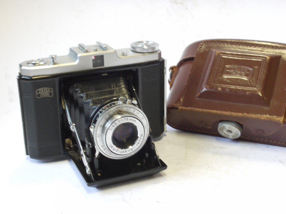 mwclassiccameras-20240809-73 Zeiss Ikon Nettar 518/16 6x6 on 120 folding camera with 75mm f4.5 Novar Anastigmat lens in Prontor-SV shutter + ER case