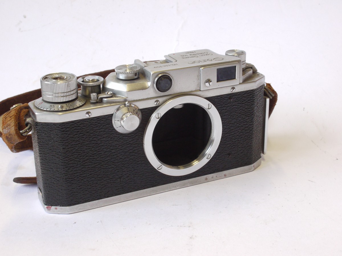 mwclassiccameras-20240816-14 Canon Leica Copy chrome body. NEED REPAIR