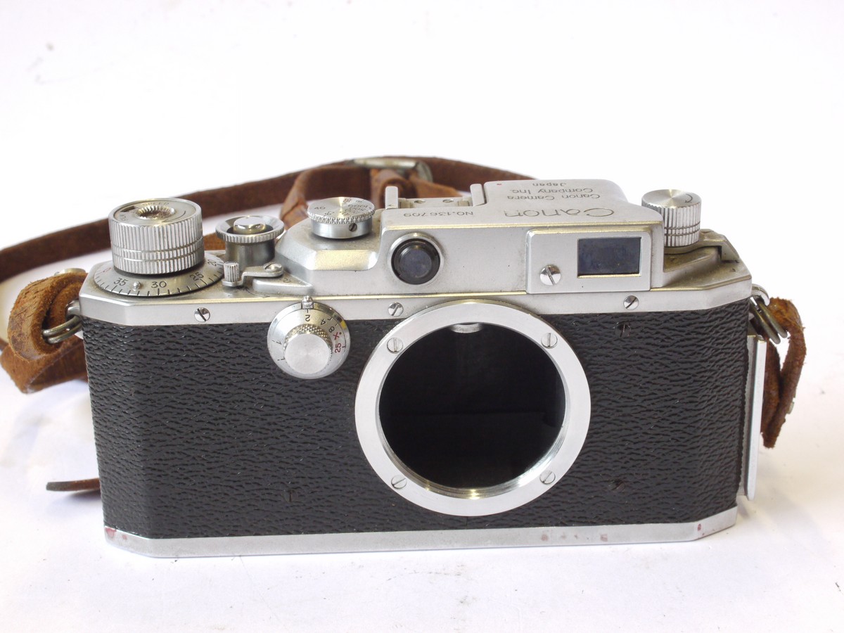 mwclassiccameras-20240816-15 Canon Leica Copy chrome body. NEED REPAIR