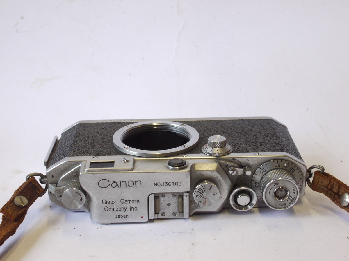 mwclassiccameras-20240816-17 Canon Leica Copy chrome body. NEED REPAIR