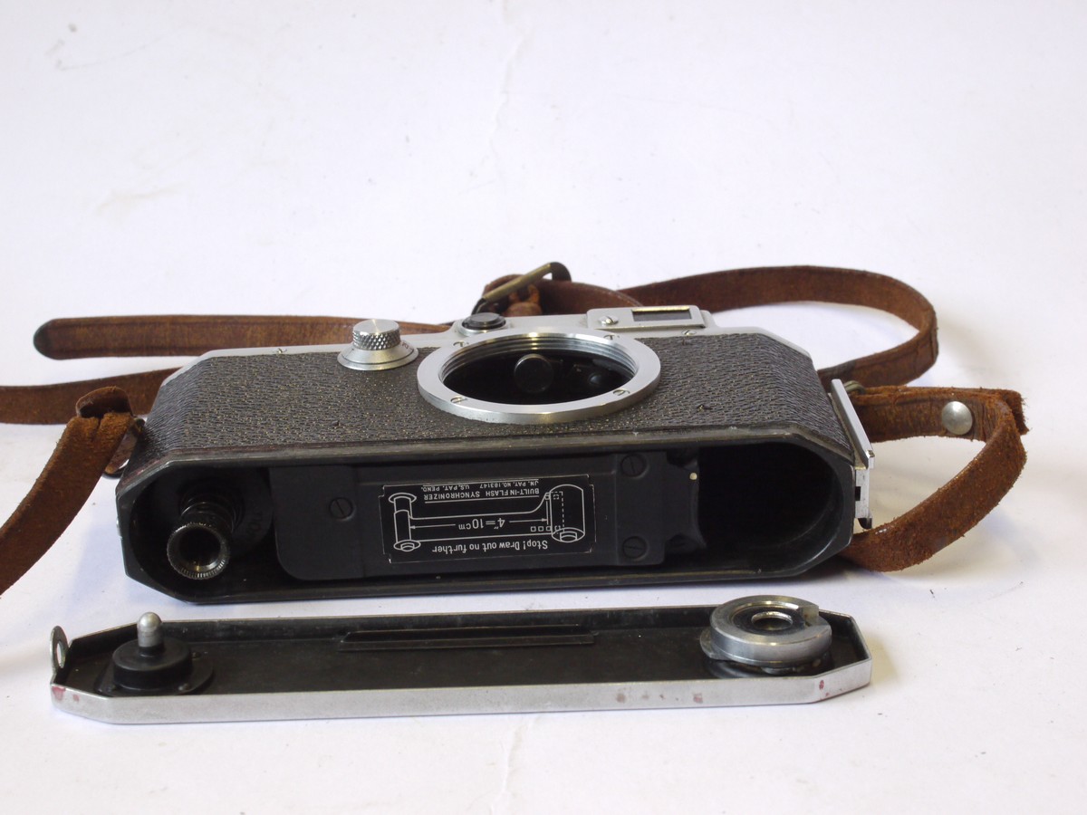 mwclassiccameras-20240816-19 Canon Leica Copy chrome body. NEED REPAIR