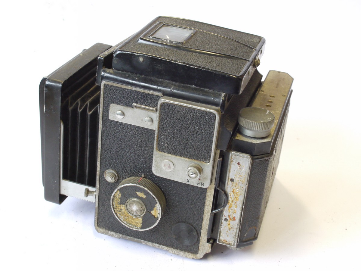 mwclassiccameras-20240816-203 MKK Optika Model II-A 6x9 SLR camera with Waist-level finder, Optika 6x7 Rollfilm back & Musashino Koki 10.5cm f3.5 Luminant removable lens . NEEDS RESTORATION/SERVICING