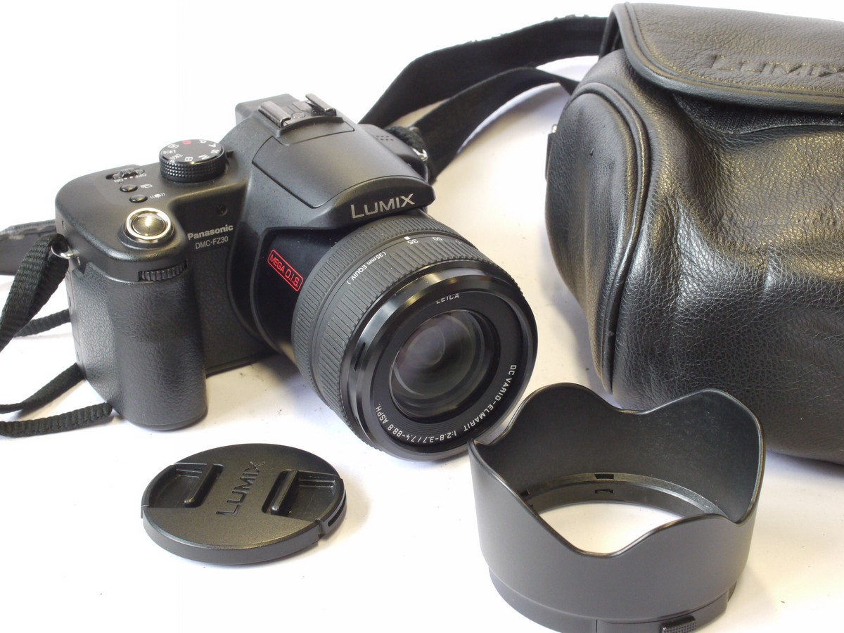 mwclassiccameras-20240816-92 Krasnagorsk Multi-Turret accessory shoe fitting finder for 28, 35, 50, 85 & 135mm, with parallax correction + makers keeper case. Copy of the Zeiuss Multi-Finder