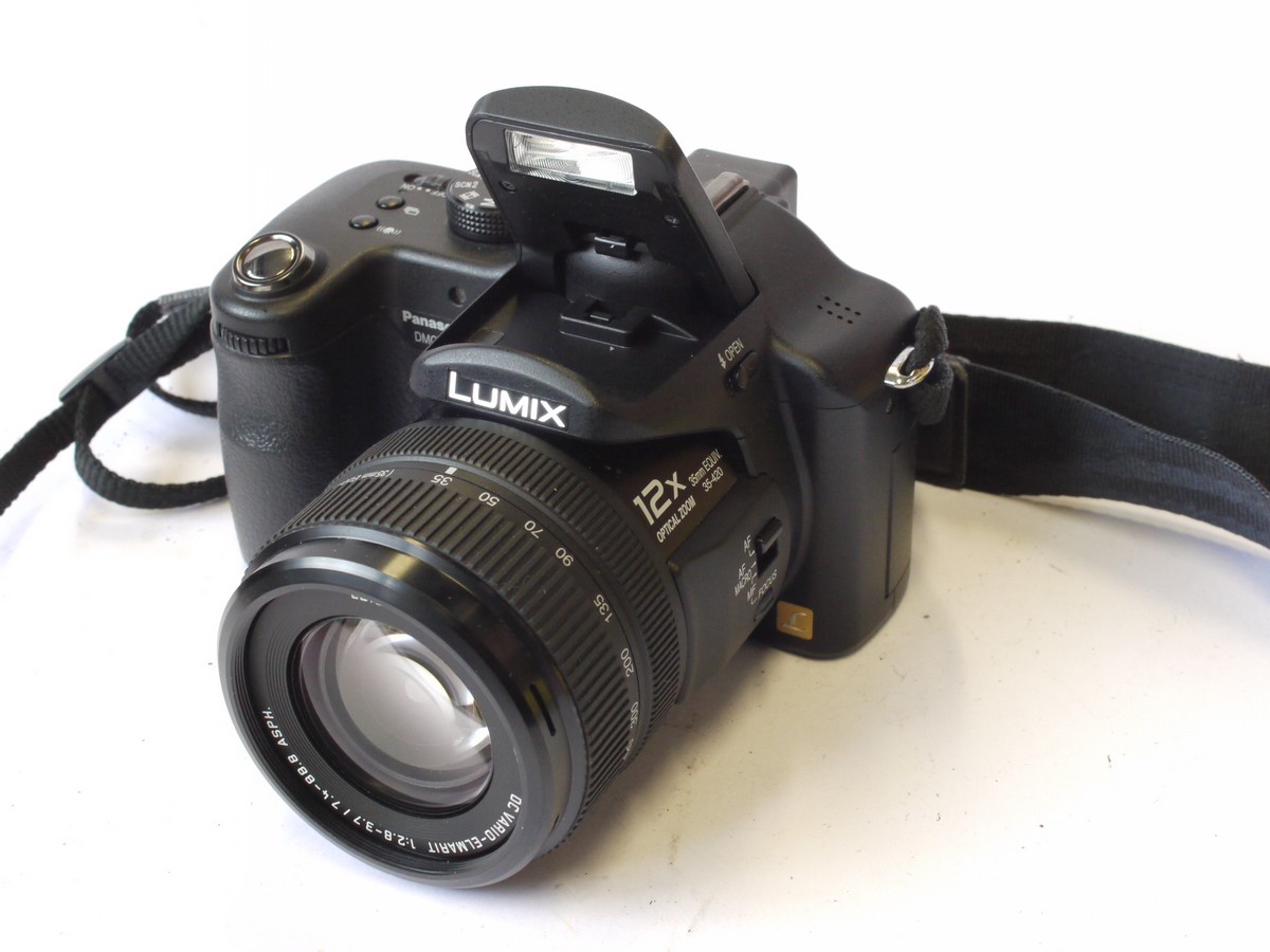 mwclassiccameras-20240816-93 Krasnagorsk Multi-Turret accessory shoe fitting finder for 28, 35, 50, 85 & 135mm, with parallax correction + makers keeper case. Copy of the Zeiuss Multi-Finder
