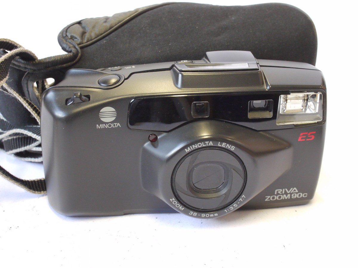 mwclassiccameras-20240823-119 Minolta Riva Zoom 90c 35mm Compact Autofocus camera with 38-90mm f3.5-7.7 Minolta lens + Neck Strap & Case.