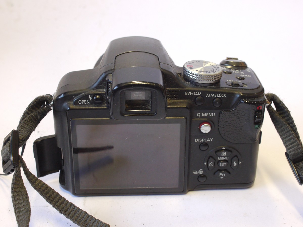 mwclassiccameras-20240823-156 Panasonic Lumix DMC-FZ28 10MP Digital Bridge camera with LEICA 4.8-86.4mm f2.8-4. DC Vario Elmarit ASPH 8X Optical Zoom lens, front cap, neck strap, Battery, DEA43 Charger & Soft Case. Charger is missing its socket adapter