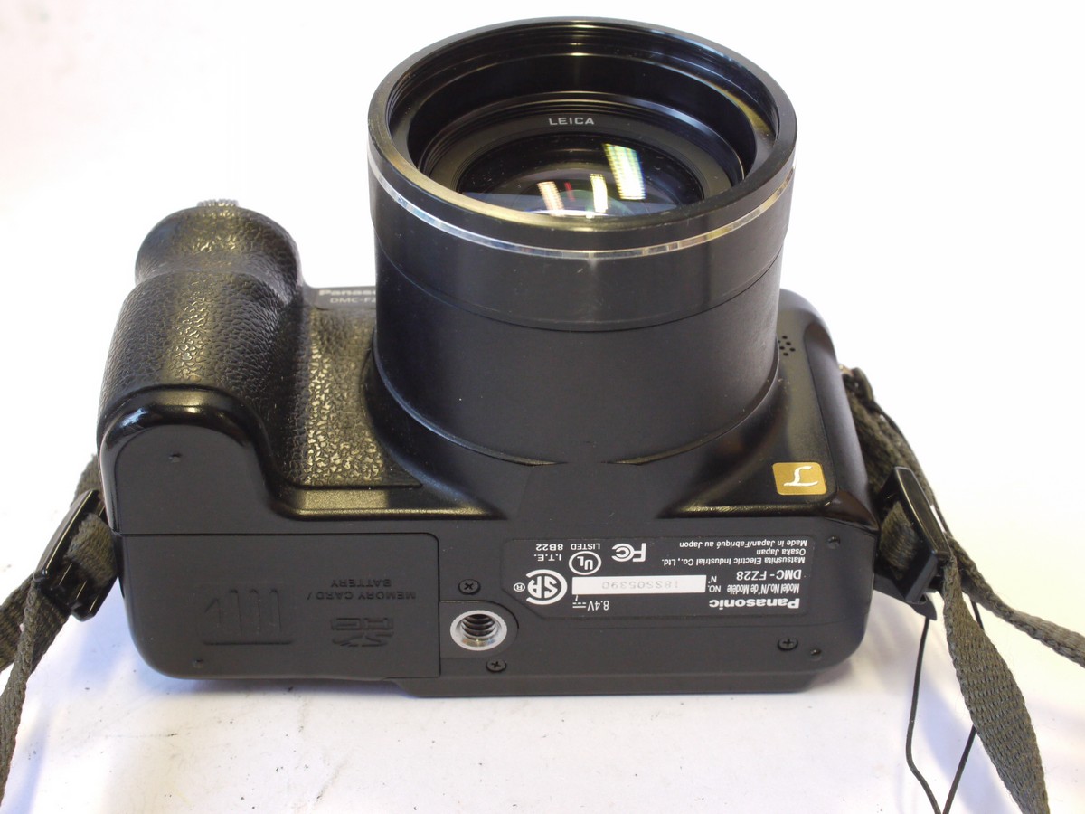 mwclassiccameras-20240823-157 Panasonic Lumix DMC-FZ28 10MP Digital Bridge camera with LEICA 4.8-86.4mm f2.8-4. DC Vario Elmarit ASPH 8X Optical Zoom lens, front cap, neck strap, Battery, DEA43 Charger & Soft Case. Charger is missing its socket adapter