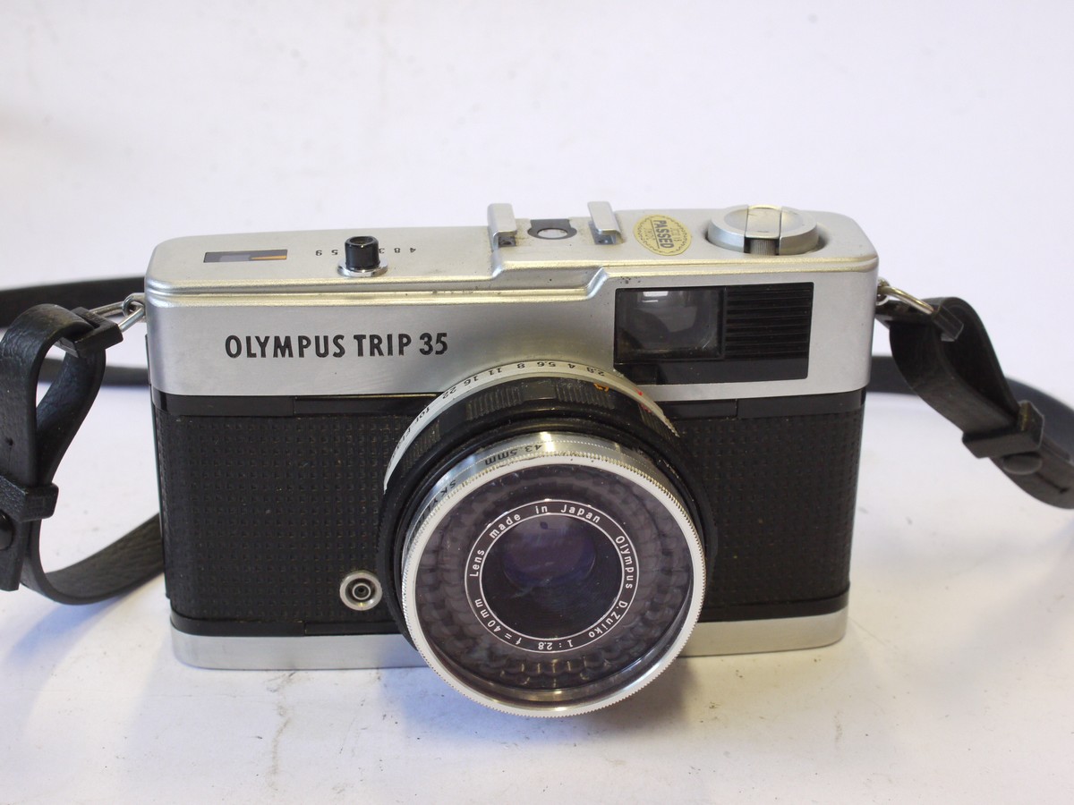 mwclassiccameras-20240830-29 Olympus Trip 35 selenium metered 35mm camera, chrome, with 40mm f2.8 D Zuiko lens + Olympus 43.5mm Skylight 1A filter & neck strap