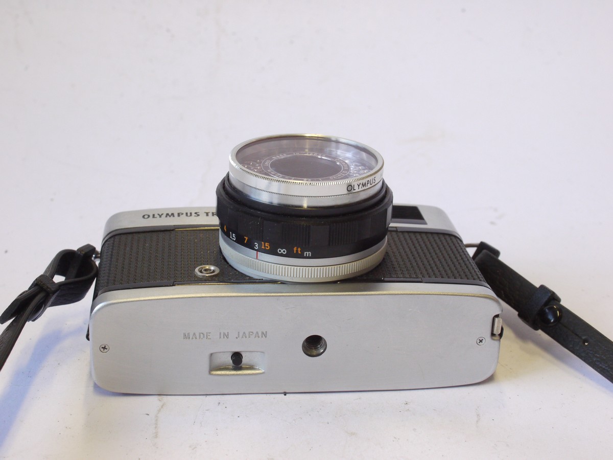mwclassiccameras-20240830-32 Olympus Trip 35 selenium metered 35mm camera, chrome, with 40mm f2.8 D Zuiko lens + Olympus 43.5mm Skylight 1A filter & neck strap