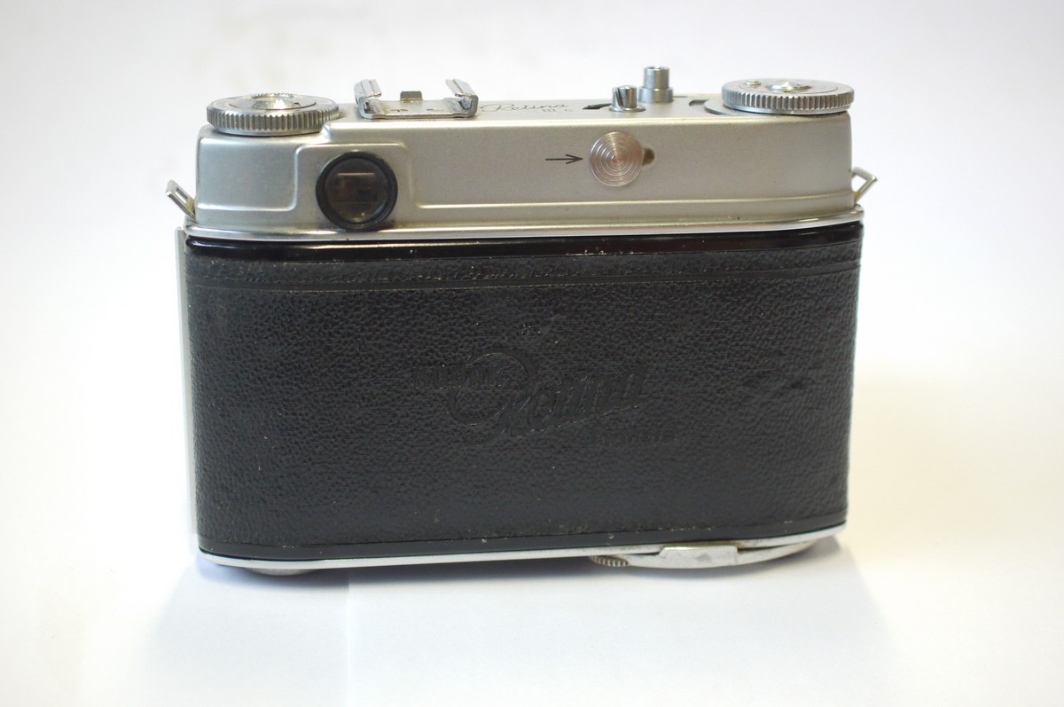 mwclassiccameras-20240906-16 Kodak Retina IIIc 35mm folding coupled rangefinder/selenium metered camera with 50mm f2 Xenon lens + ER case