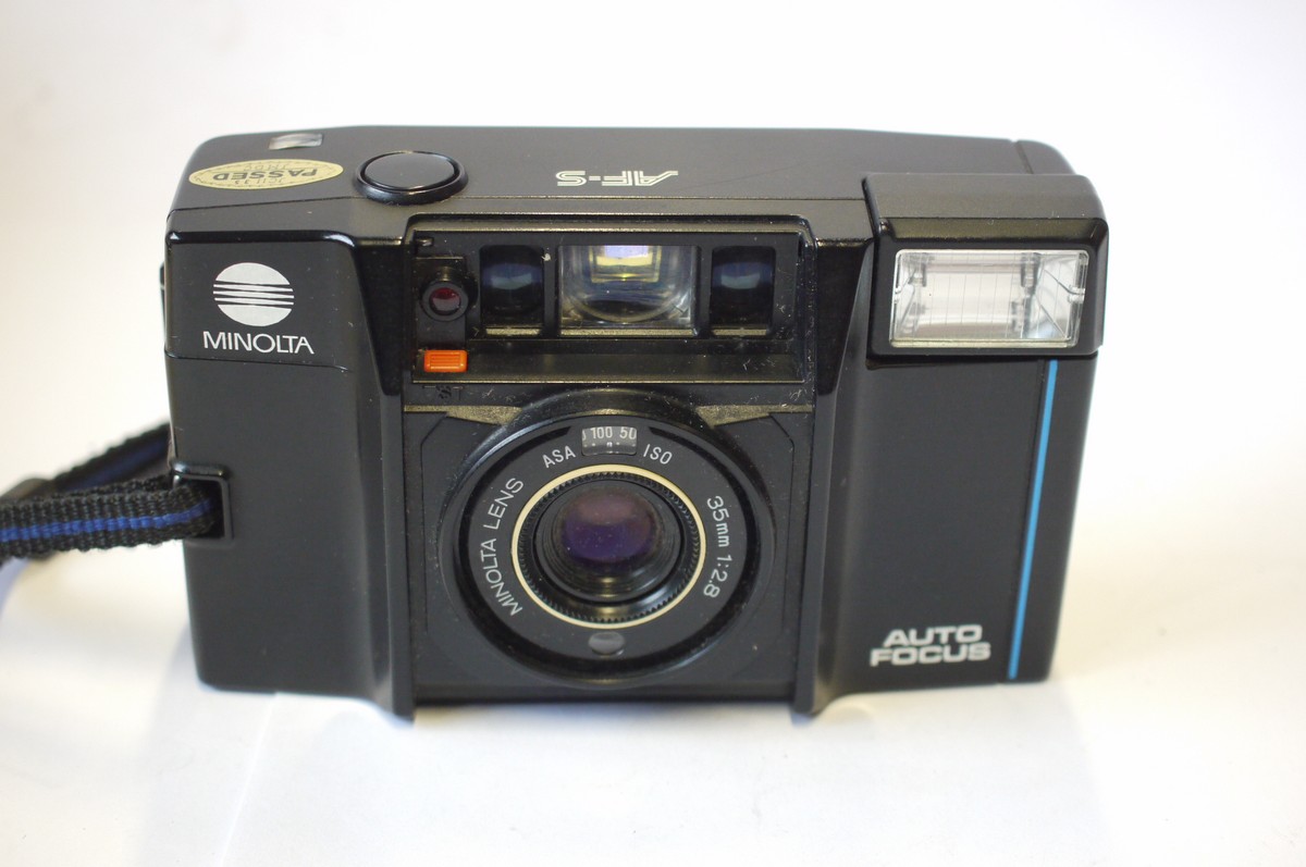 mwclassiccameras-20240906-179 Minolta AF-S 35mm Compact Autofocus Point-&-Shoot camera wth 35mm f2.8 Minolta lens + strap & case