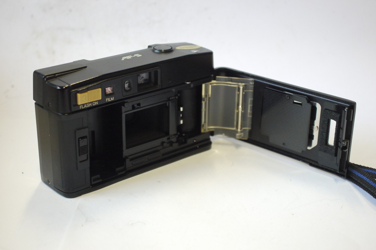 mwclassiccameras-20240906-183 Minolta AF-S 35mm Compact Autofocus Point-&-Shoot camera wth 35mm f2.8 Minolta lens + strap & case