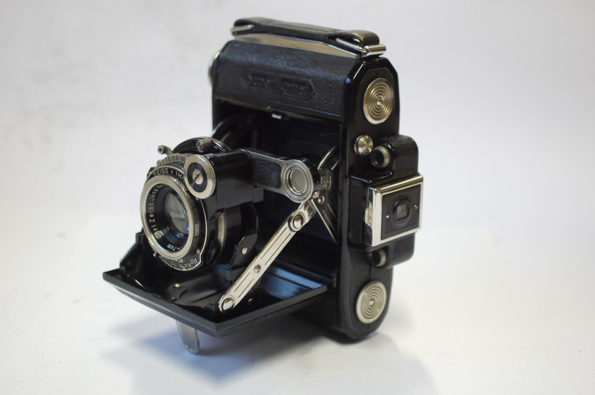 mwclassiccameras-20240906-246 Zeiss Ikon Super Ikonta 530 6x4.5 folding coupled rangefinder camera with nickel fittings & 7cm f3.5 Tessar lens in Compur shutter. NEEDS RESTORATION