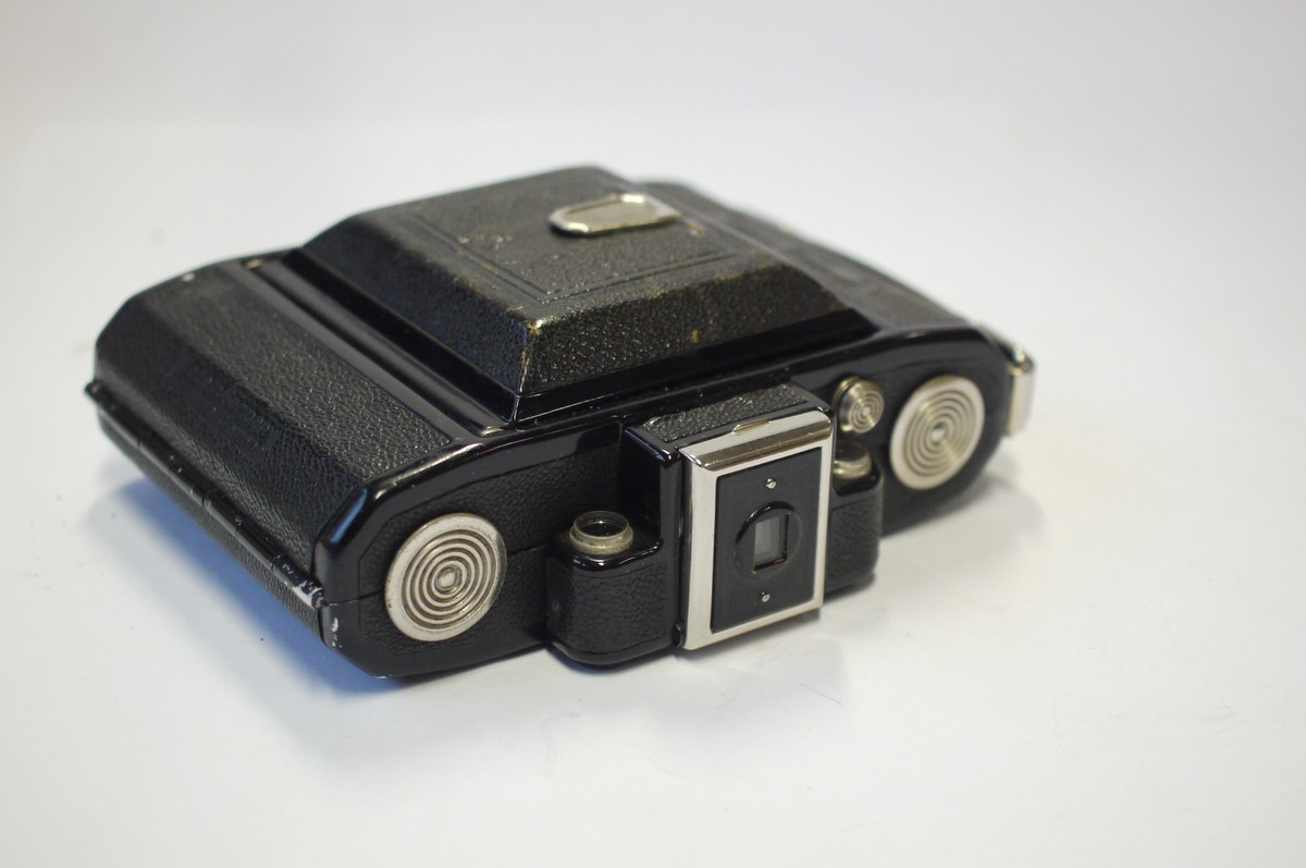 mwclassiccameras-20240906-248 Zeiss Ikon Super Ikonta 530 6x4.5 folding coupled rangefinder camera with nickel fittings & 7cm f3.5 Tessar lens in Compur shutter. NEEDS RESTORATION