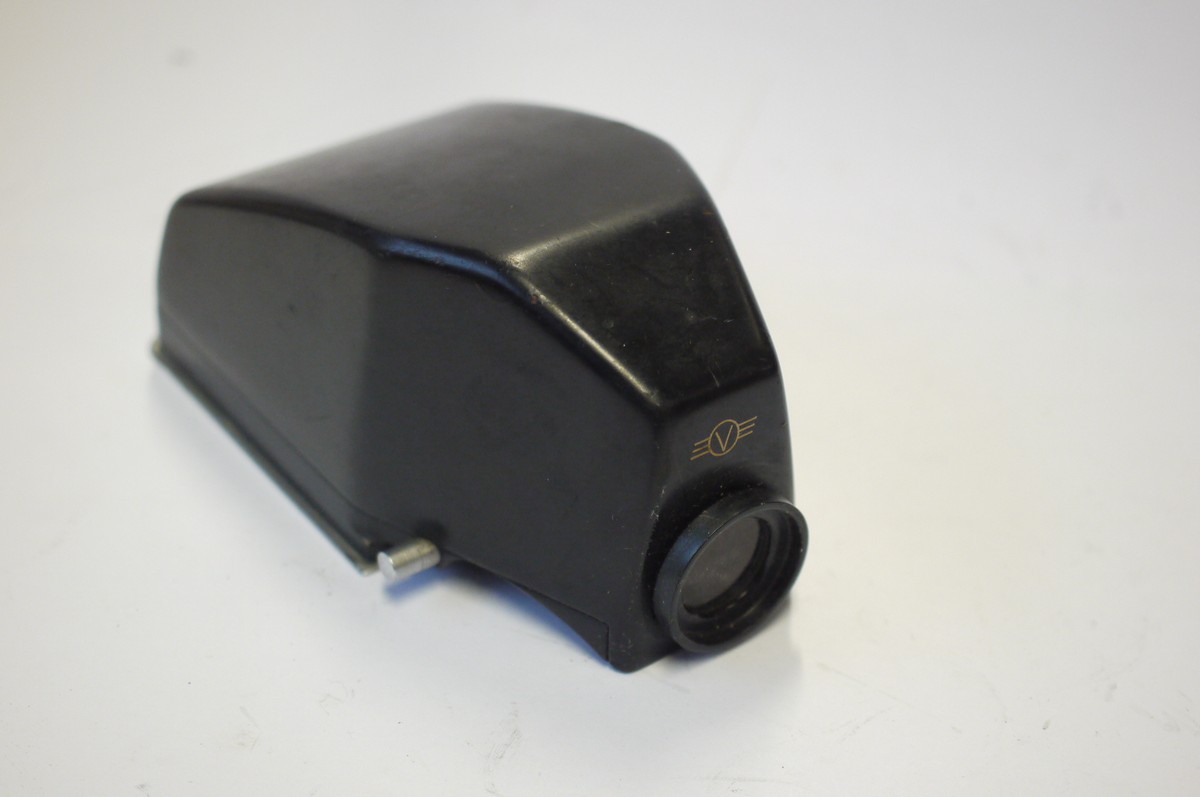 mwclassiccameras-20240906-252 Hensoldt Wetzlar Eye-Level Prism finder for Hasselblad 500C/CM (has the authorised Hasselblad ogo above the eyepiece