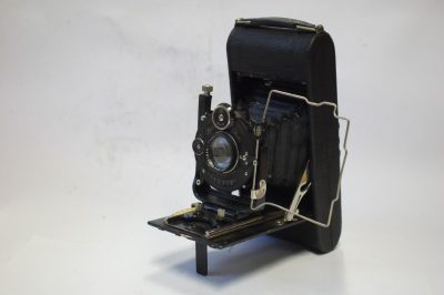 Zeiss Ikon Icarette 6x9 folding camera with 10.5cm f4.5 Tessar lens in Compur shutter