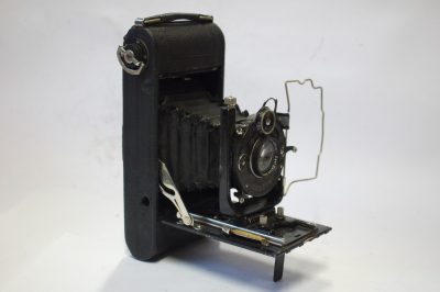 Zeiss Ikon Icarette 6x9 folding camera with 10.5cm f4.5 Tessar lens in Compur shutter