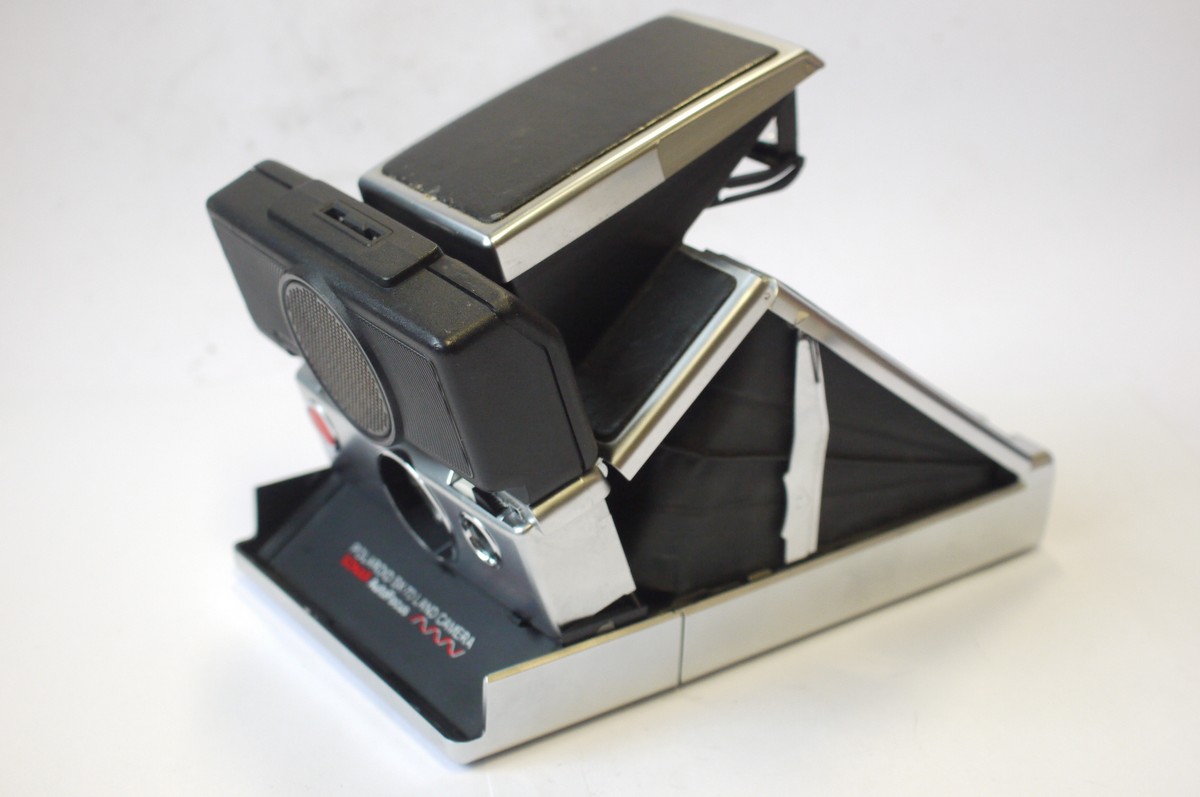 mwclassiccameras-20240906-97 Polaroid SX-70 folding Instant Film Camera, with Sonar autofocus, chrome with Black covering + Two Polaroid Flash bars & Original IUnstructions. EXCXELLENT CONDITION, FULLY WORKING EXAMPLE