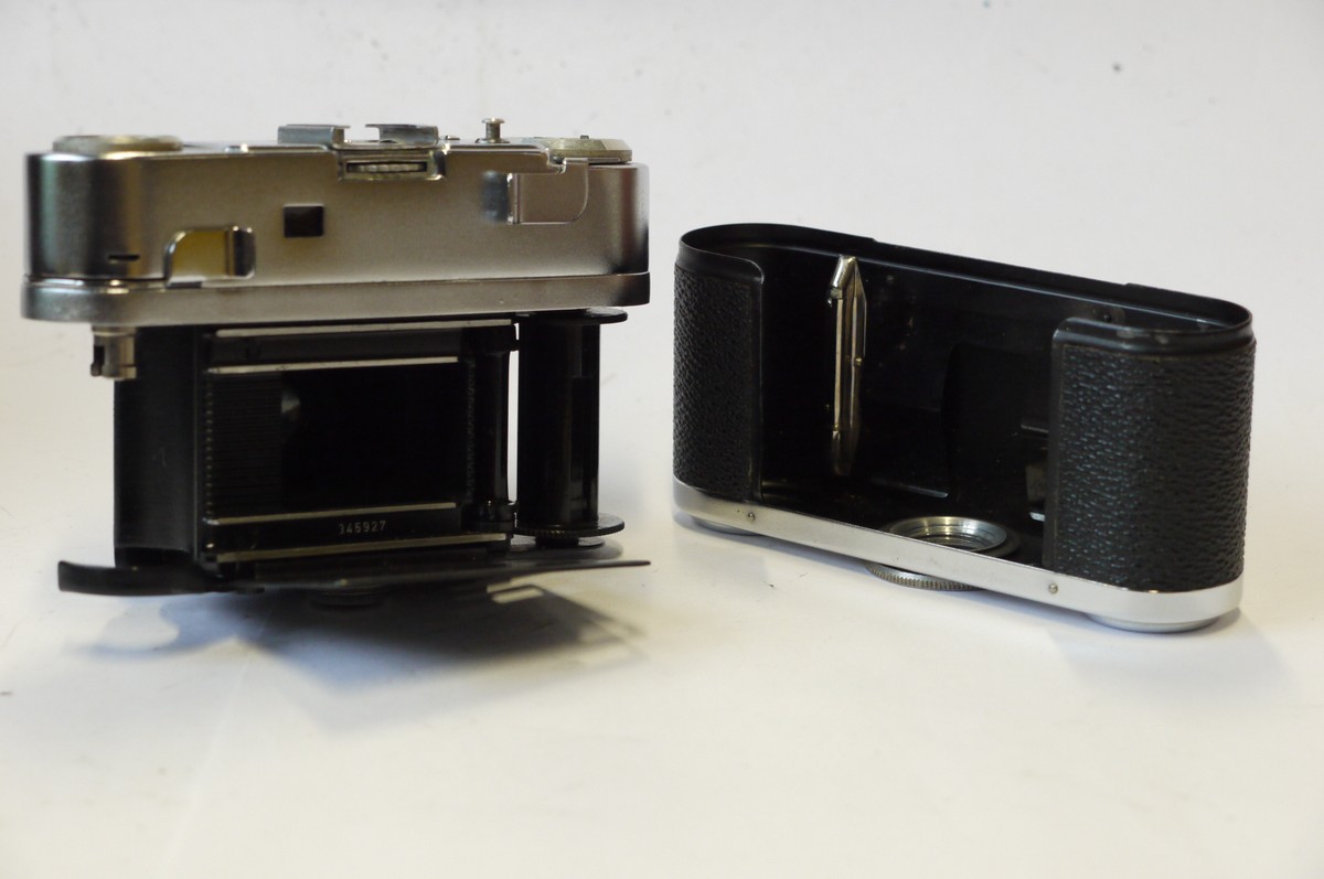 mwclassiccameras-20240913-141 Braun Paxette 35mm viewfinder camera with 45mm f2.8 Ennagon fixed lens in Pronto-SVS shutter & case