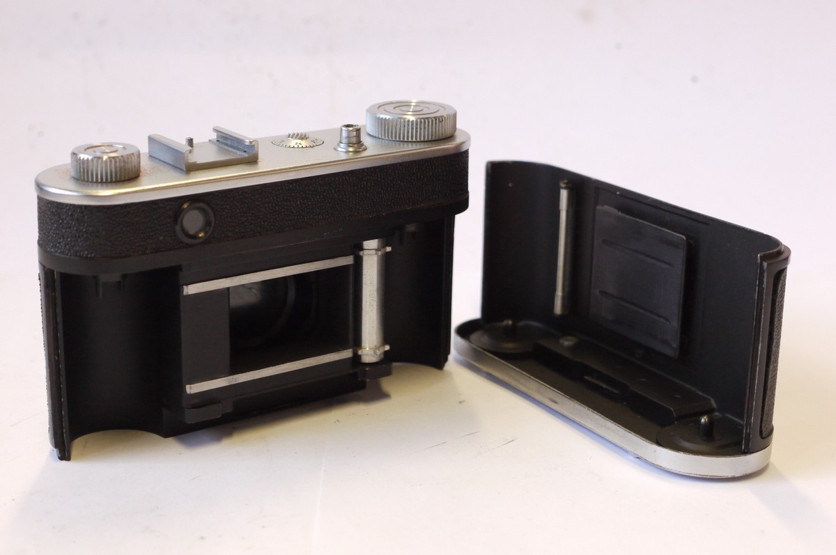mwclassiccameras-20240913-27 Fritz Kuhnert Futura P Standard Prontor 35mm coupled rangefinder camera + 45mm f3.5 Futar interchangeable screw mount lens & makers ER case