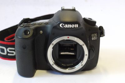 Canon EOS 60D 18MP APSC DSLR body + Battery, Charger, Neck Strap & Instructions