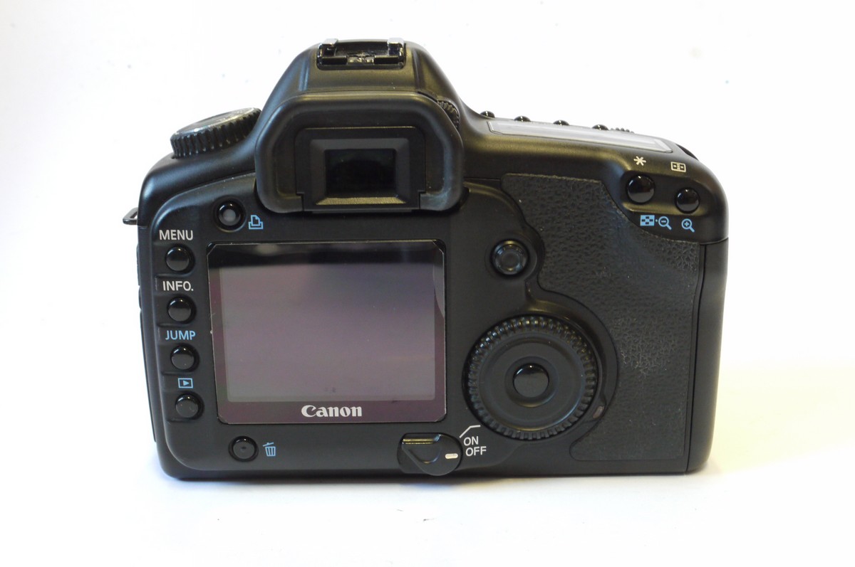 mwclassiccameras-20240920-102 Canon EOS 5D Mark II 21.1 MP Digital SLR body, with Canon LP66 Battery, L6-E6 Charger, Body Cap, Neck Strap, CD ROM, instructions & makers Box. NEEDS REPAIR