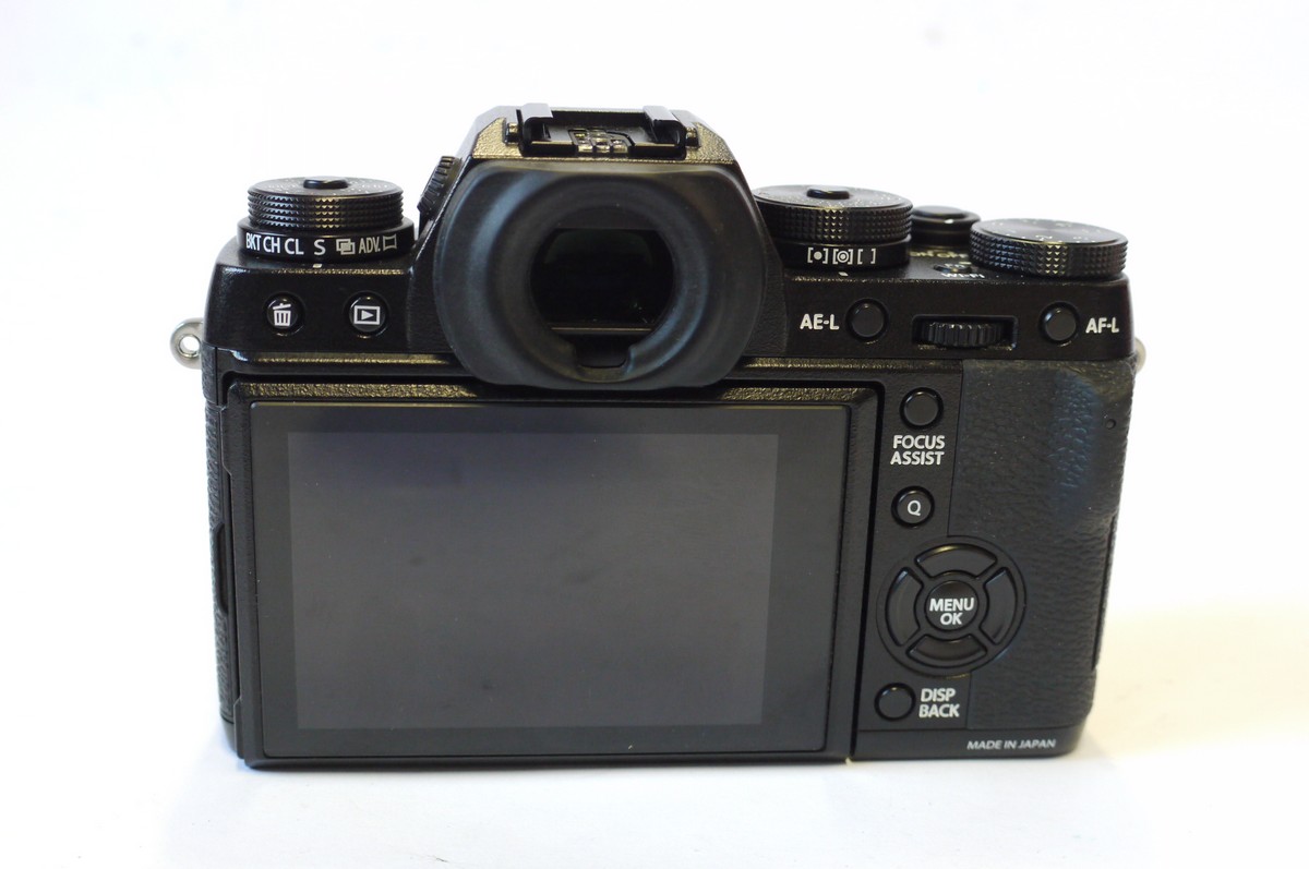 mwclassiccameras-20240920-49 Fujifilm X-T1 Digitl Mirrorless body, with Battery, Charger, Case base, Neck Strap, Dual USB Charger, CD ROM, Instructions & Original box with packaging