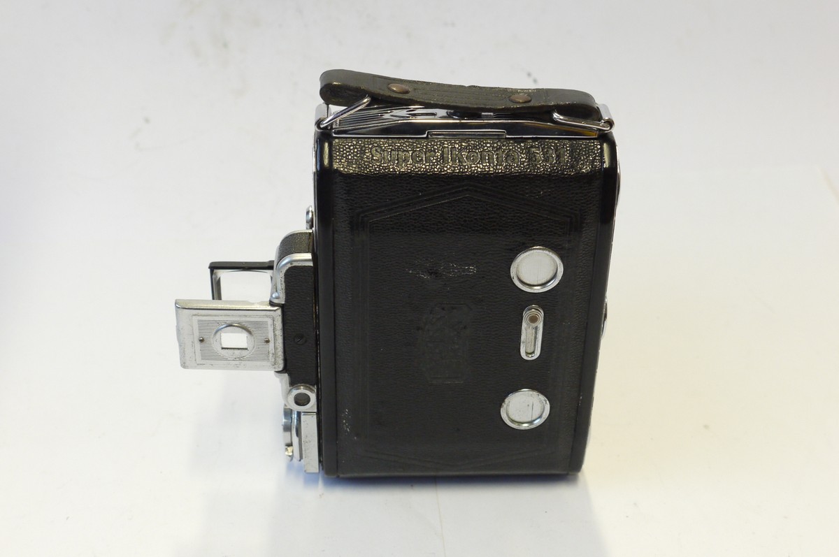 mwclassiccameras-20240927-125 Zeiss Ikon Super Ikonta 531 6x4.5 folding coupled rangefinder camera with 7.5cm f3.5 Novar Anastigma lens in Compur shutter + Instructions