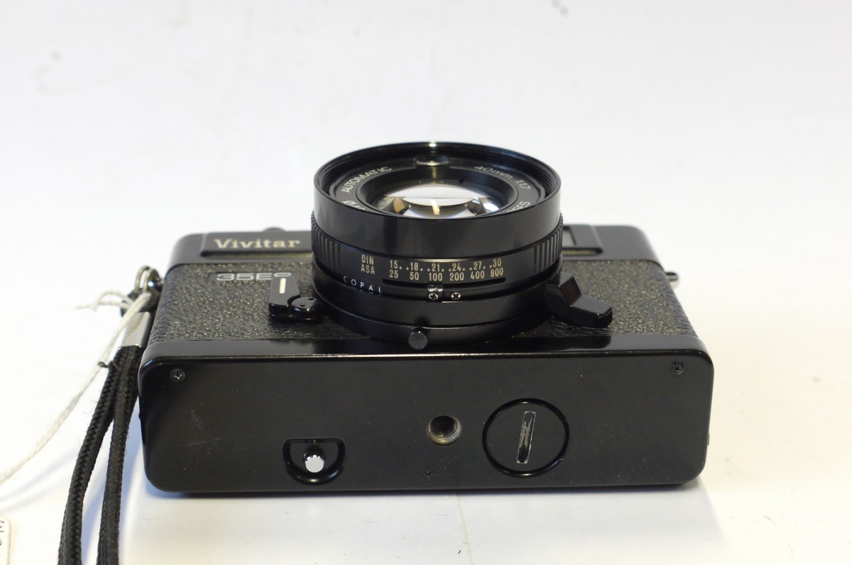 mwclassiccameras-20240927-134 Vivitar 35ES 35mm CDS metered coupled rangefinder camera with 40mm f1.7 lens + front cp & wrist strap. DESIRABLE COMPACT CAMERA