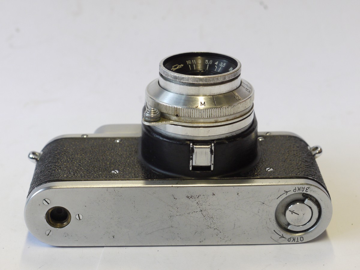 mwclassiccameras-20240927-320 Krasnagorsk Zenit C (K1020) 35mm SLR + 5cm f3.5 Industar-22 L39 screw mount lens + Zenit front cap & ER case