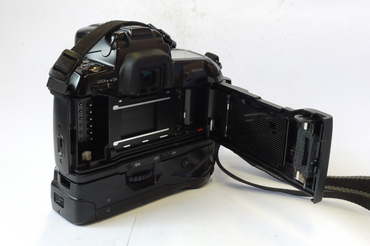 mwclassiccameras-20240927-42 Minolta Dynax 800si 35mm SLR body + body cap & neck strap