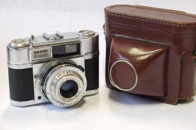 Braun Paxette 35mm viewfinder camera with 45mm f2.8 Ennagon fixed lens in Pronto-SVS shutter & case