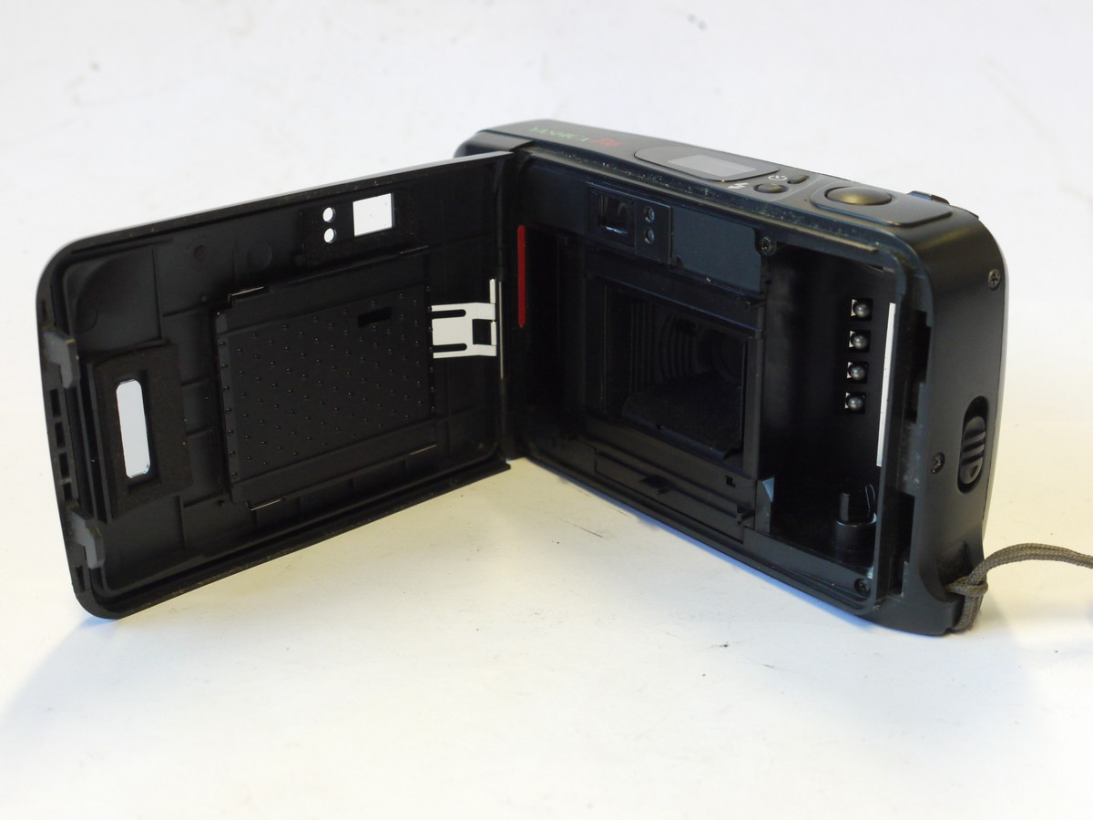 mwclassiccameras-20241004-77 Yashica T4 Safari 35mm Compact Autofocus Point-&-Shoot camera with 35mm f3.5 TessarT* lens + Wrist Strap & Green case