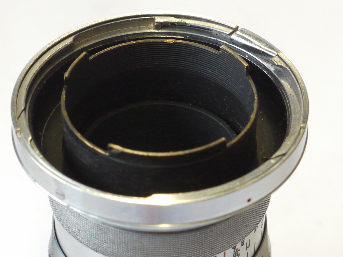 mwclassiccameras-20241018-119 Carl Zeiss Jena 8.5cm f4 Triotar single coated all chrome lens for Contax II/Ia/III/IIIa + leather case with key lock