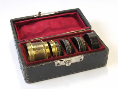 Hermagis Trousse Aplanastigmatique No.7 Brass casket lens set with bayonet fittings lenses. Main lens has Iris Diaphragm with scales for 120, 143, 163 & 210mm + 200, 260 & 390mm + Yellow filter & Outfit case