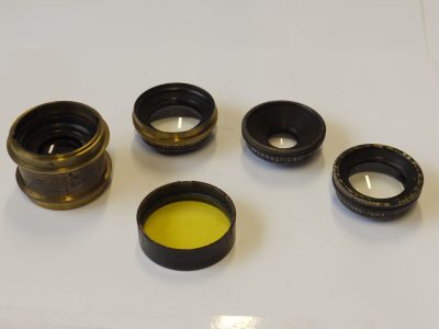 Hermagis Trousse Aplanastigmatique No.7 Brass casket lens set with bayonet fittings lenses. Main lens has Iris Diaphragm with scales for 120, 143, 163 & 210mm + 200, 260 & 390mm + Yellow filter & Outfit case