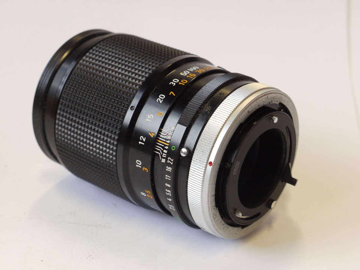 mwclassiccameras-20241018-79 Canon 135mm f2.5 S.C. manual focus FD Breechlock mount lens + Canon Caps & Case