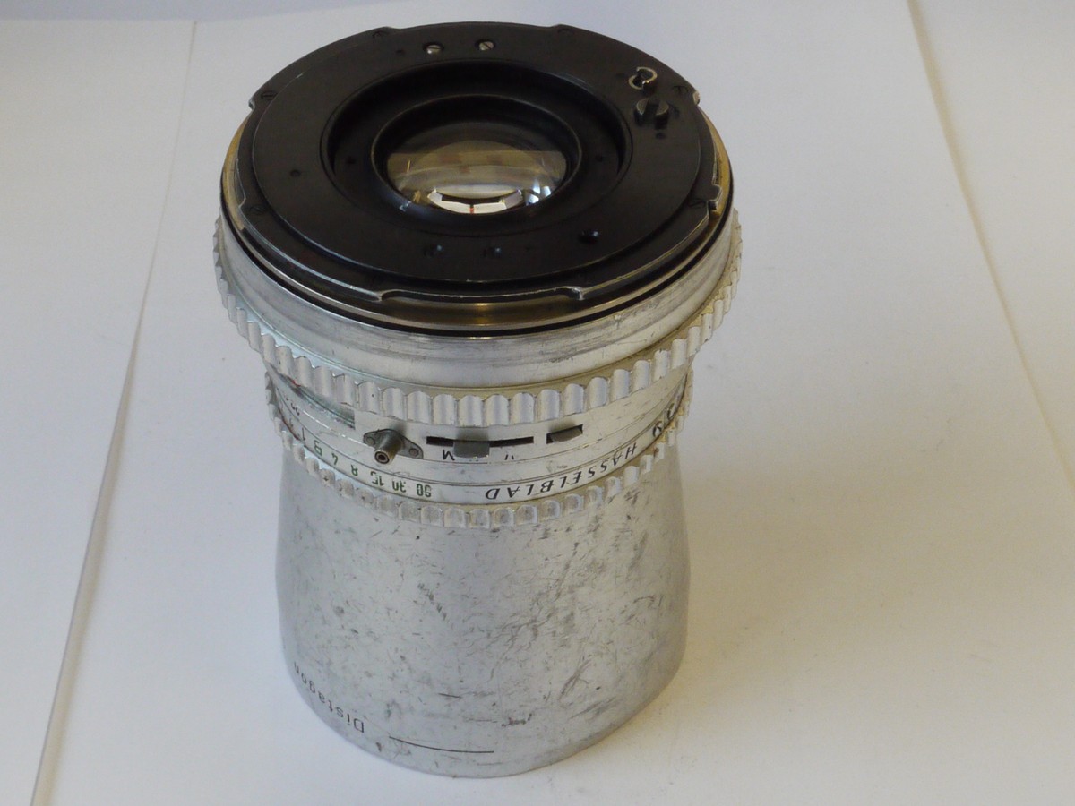 mwclassiccameras-20241025-154 Hasselblad Carl Zeiss 50mm f4 Distagon C chrome V Series lens for Hasselblad + rear cap