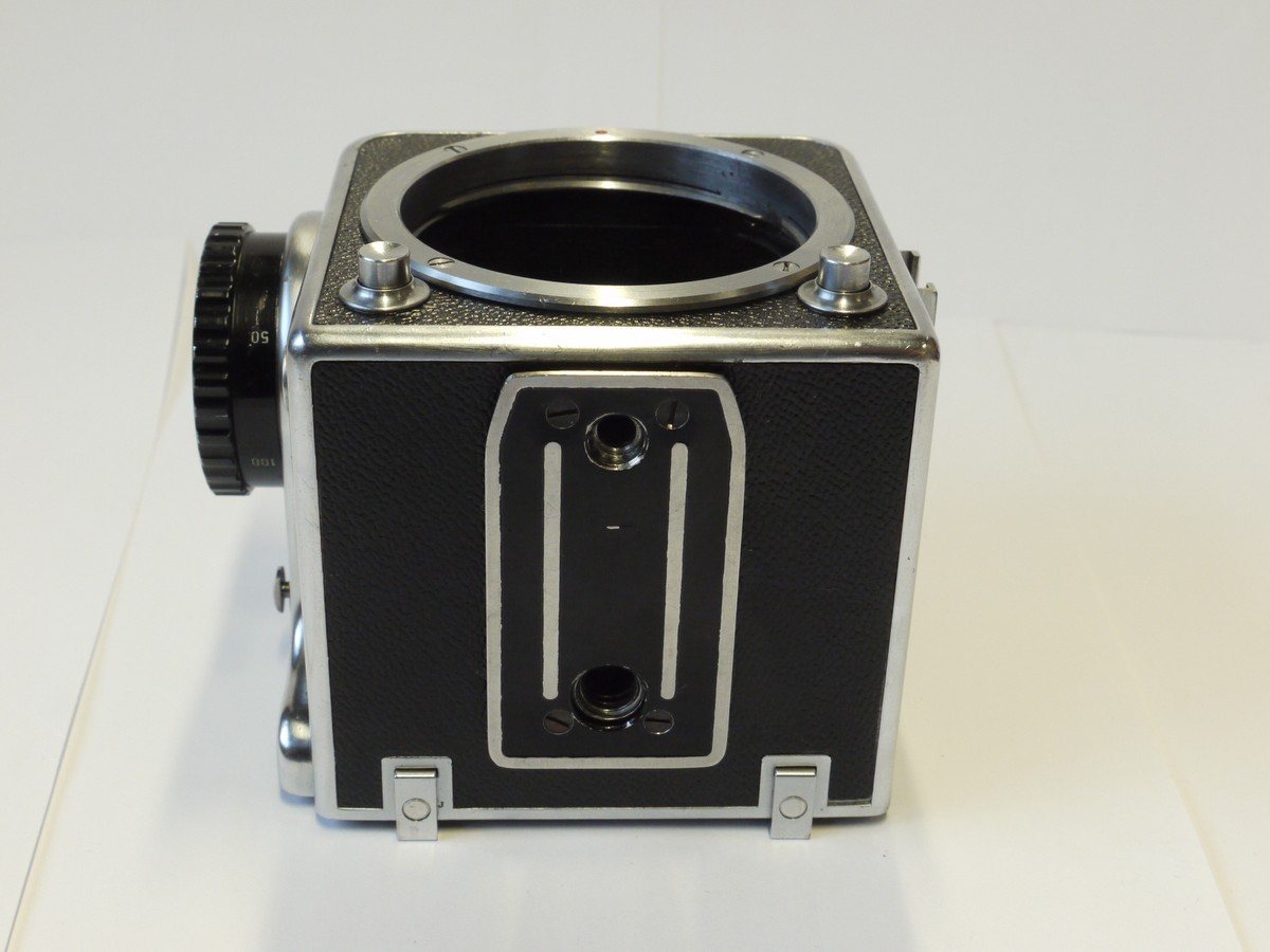 mwclassiccameras-20241025-34 Hasselblad 1000F Body, with focusing screen (No.CC18453) c1955. UNCOMMON