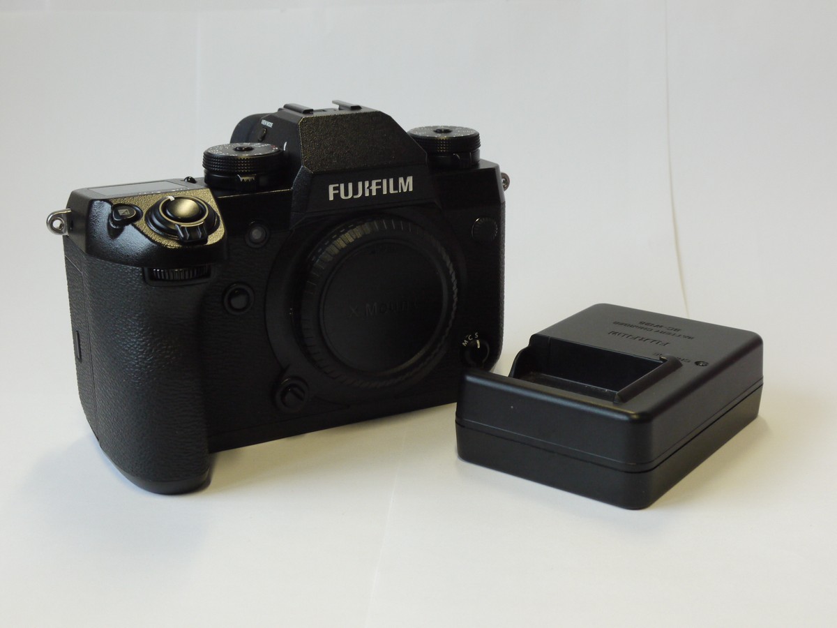 mwclassiccameras-20241101-1 Fujifilm X-H1 Digital Mirrorless Camera body, with Eyecup, body cap, Battery & Charger