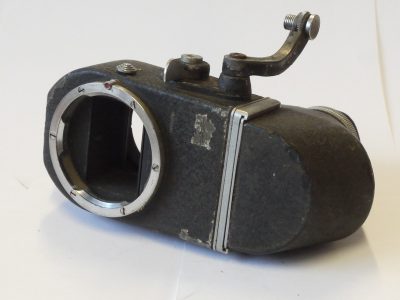 Leitz Visoflex 2 Reflex Housing with Leica M mounts + interchangeable Eye-Level finder. Needs cleaning/restoration, but is still usable now