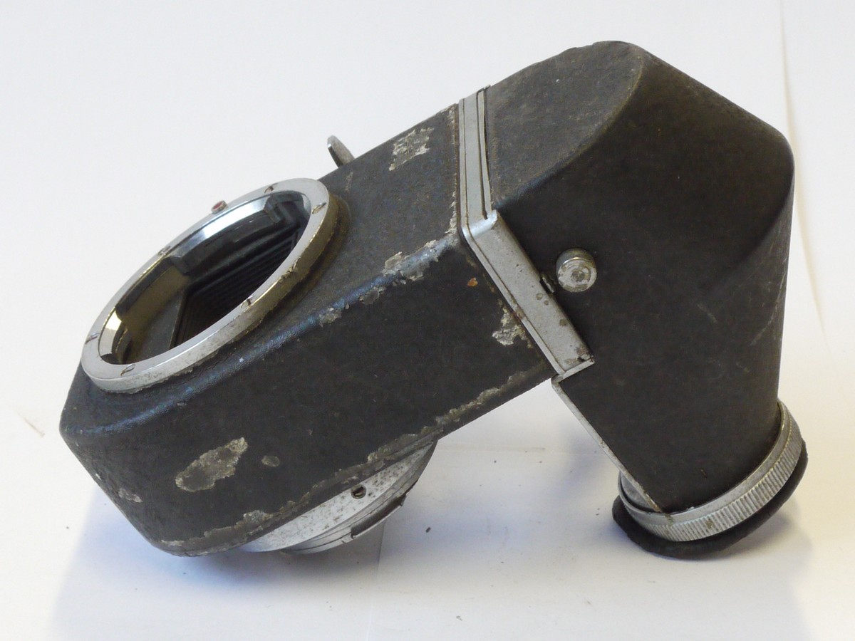 mwclassiccameras-20241101-105 Leitz Visoflex 2 Reflex Housing with Leica M mounts + interchangeable Eye-Level finder. Needs cleaning/restoration, but is still usable now