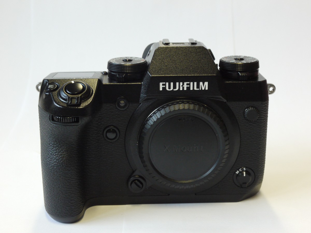 mwclassiccameras-20241101-2 Fujifilm X-H1 Digital Mirrorless Camera body, with Eyecup, body cap, Battery & Charger