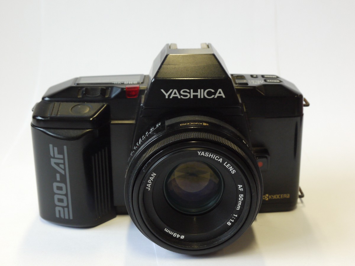 mwclassiccameras-20241101-8 Yashica 200-AF 35mm Autofocus SLR + 50mm f1.8 AF lens, with front cap