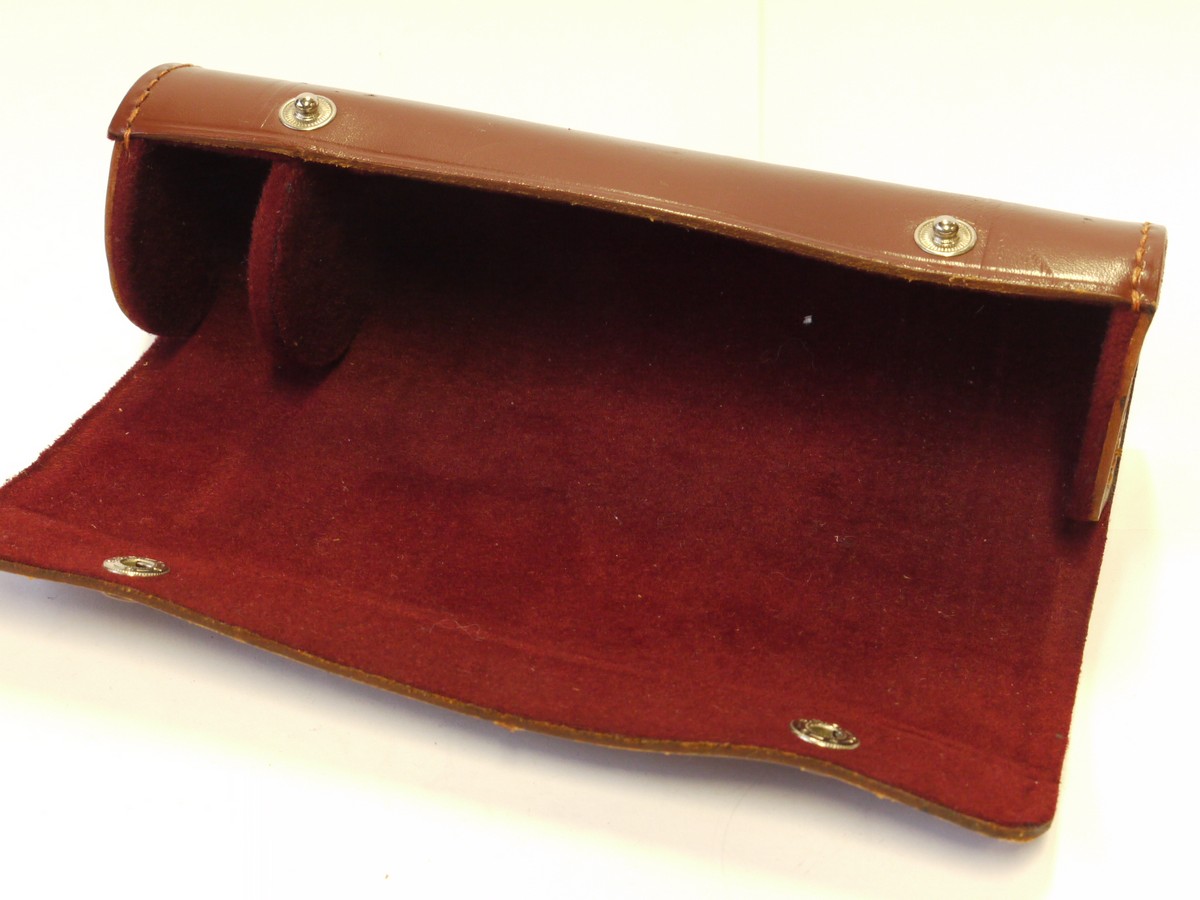 mwclassiccameras-20241108-273 Robot Brown leather telephoto lens case with internal section for hood/filters. 190 x 56mm