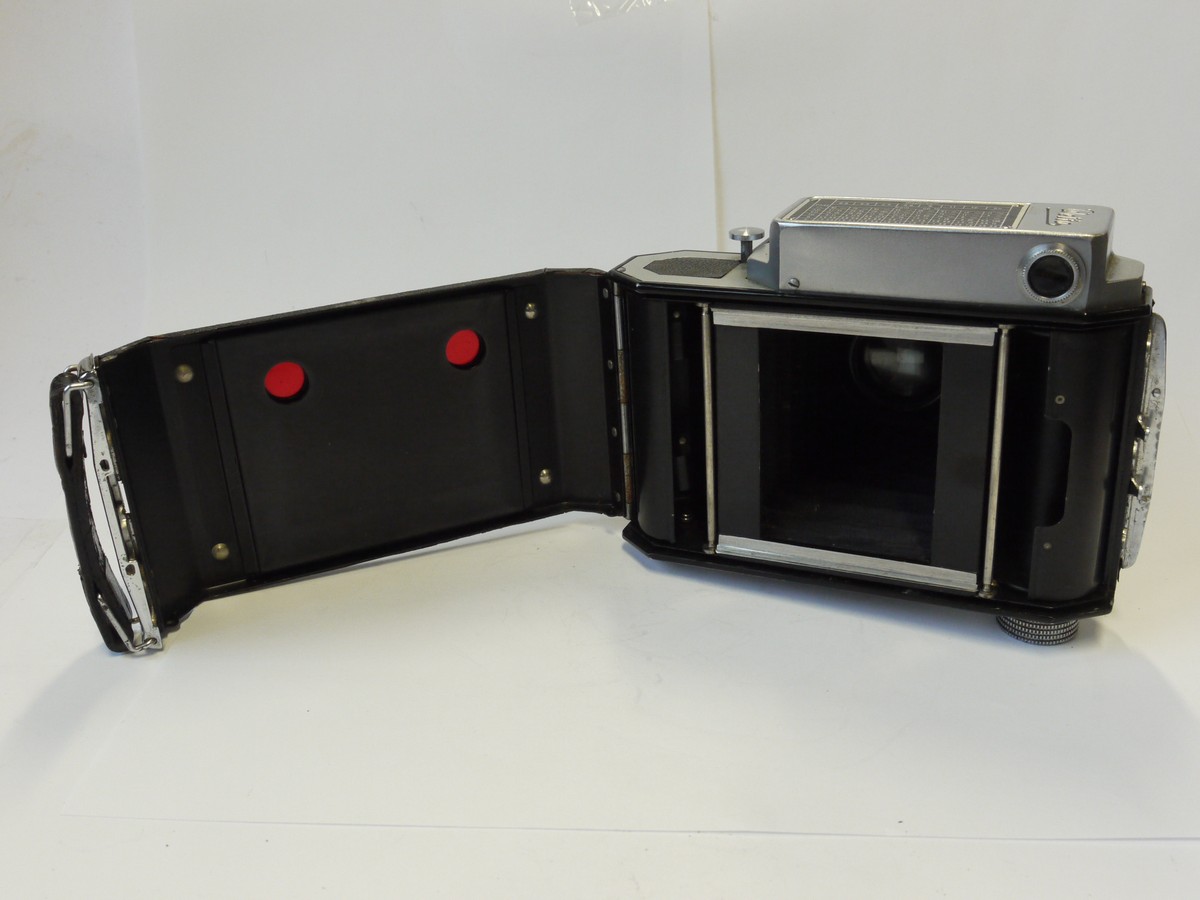 mwclassiccameras-20241108-39 Welta Weltur 6x4.5 folding coupled rangefinder camera with Schneider 7.5cm f2.9 Radionar uncoated lens in Compur shutter + Werlta ER case