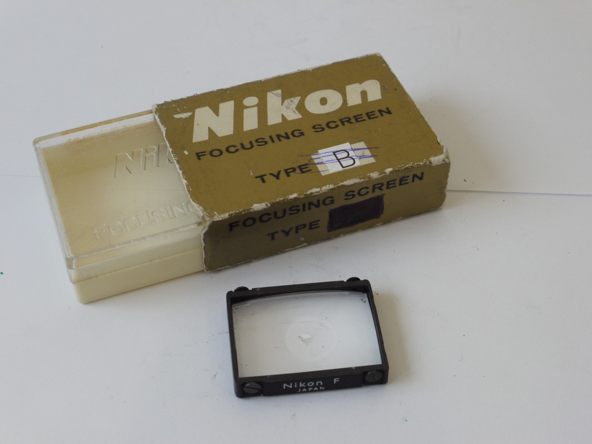 mwclassiccameras-20241108-61 Nikon F Focusing Screen A (Microprism & Split-Image) + keeper case & wrong sleeve