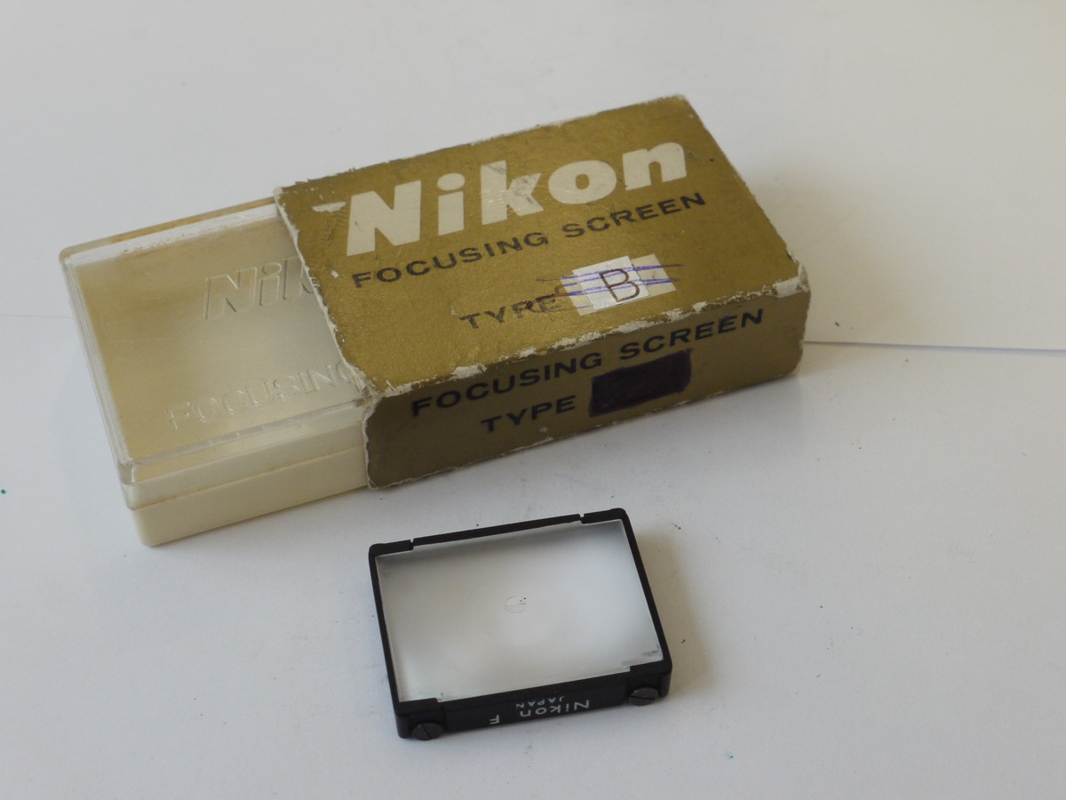 mwclassiccameras-20241108-62 Nikon F Focusing Screen A (Microprism & Split-Image) + keeper case & wrong sleeve