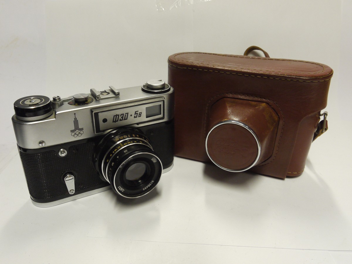 mwclassiccameras-20241115-84 Fed 5B Leica Copy with Olympic Games Logo on the front + Fed 53mm f2.8 L39 RF coupled lens & makers brown ER case